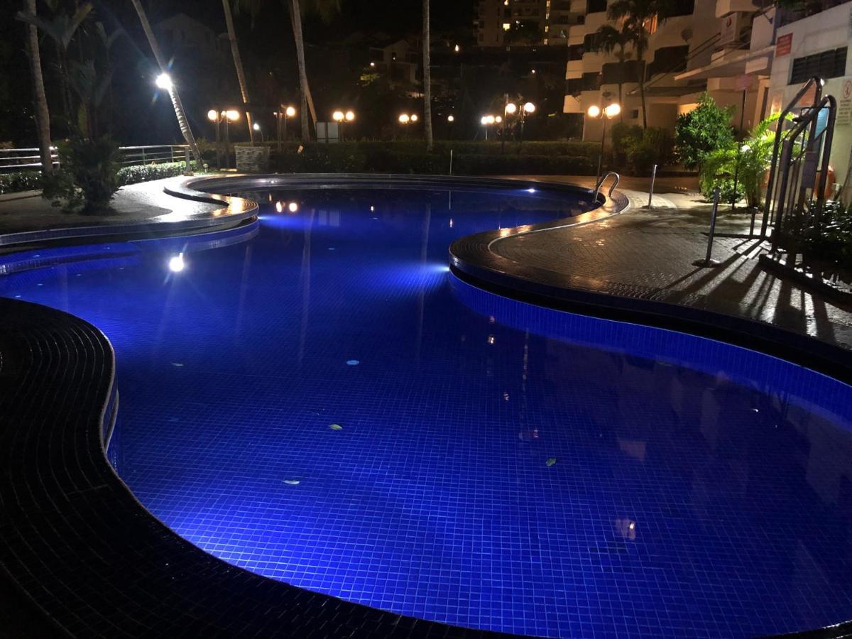Beach Resort Home Stay Sri Sayang Apartment Batu Ferringhi 2Bedroom Bagian luar foto